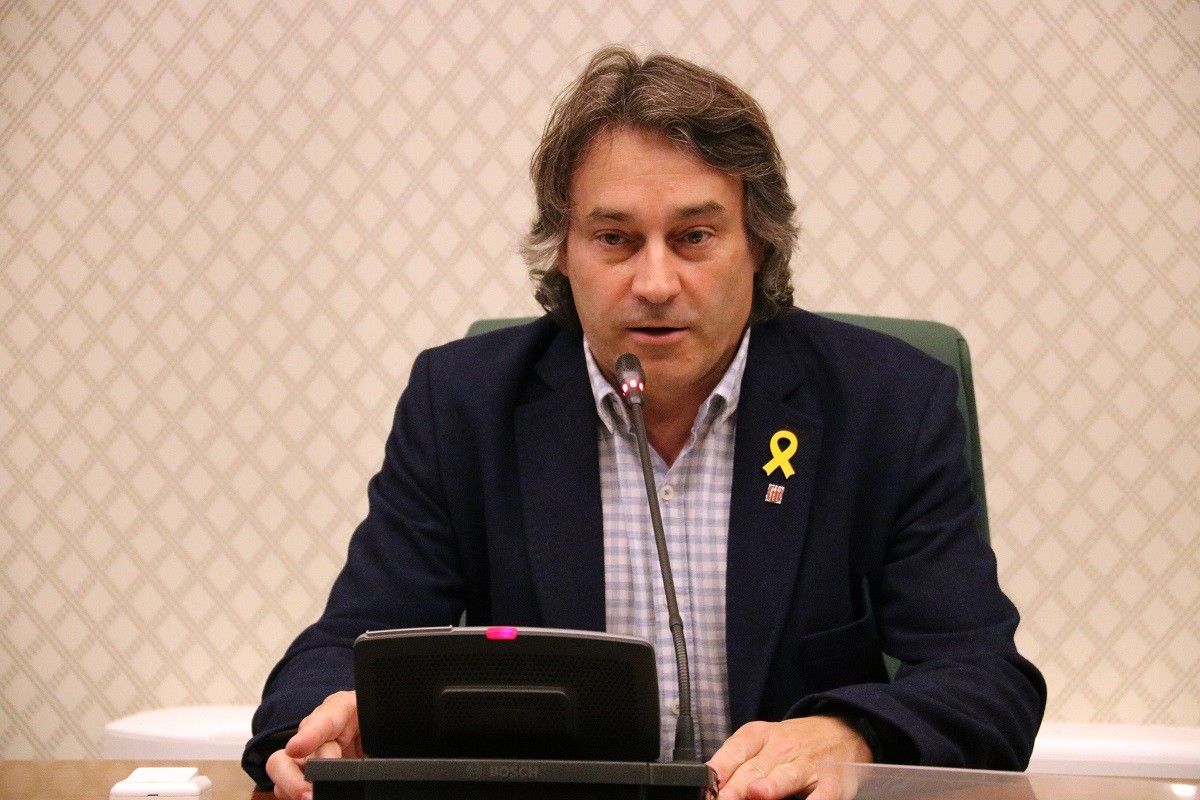 El diputat de JxCat i alcalde de Ripoll, Josep Munell, a la comissió d'investigació sobre els atemptats de l'agost.