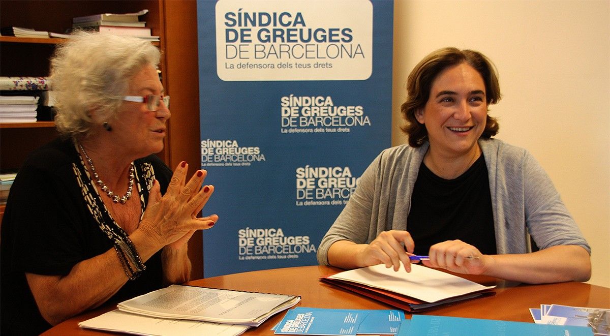 Maria Assumpció Vilà, amb l'alcaldessa Ada Colau, en una imatge d'arxiu