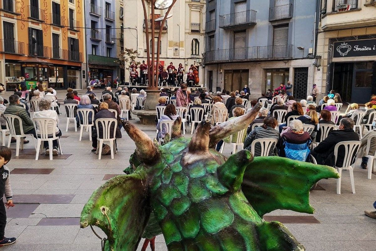 Sardanes a la plaça Sant Eudald de Ripoll