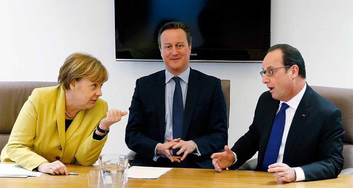 David Cameron, entre Angela Merkel i François Hollande, en una imatge d'arxiu