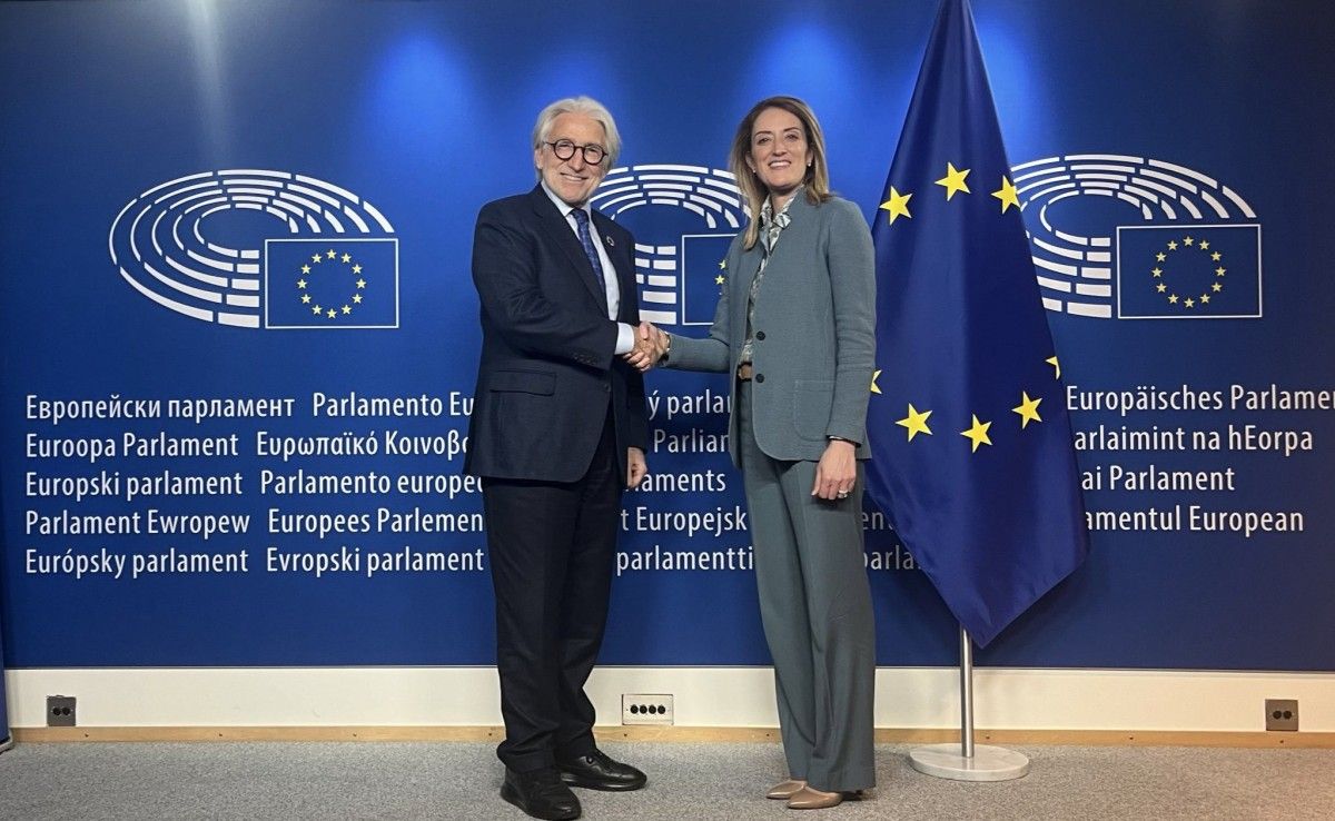 Josep Sánchez Llibre amb la presidenta del Parlament Europeu, Roberta Metsola.