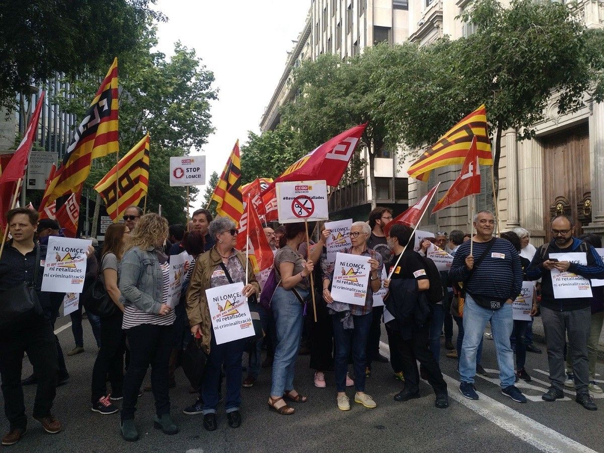 Manifestació convocada per CCOO a les portes de la delegació del govern espanyol
