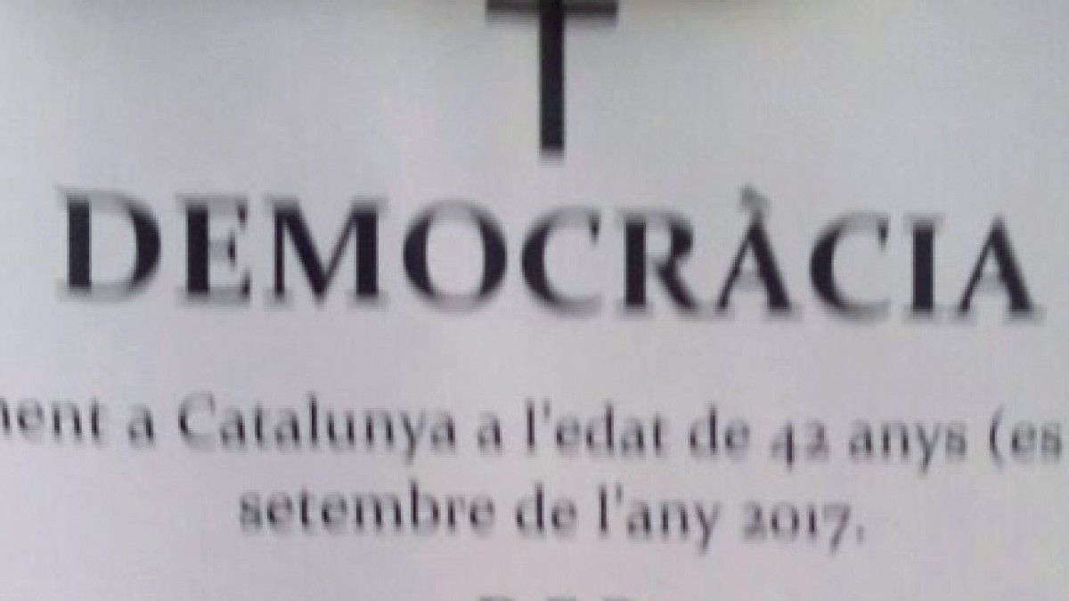 L'esquela que anuncia la mort de la democràcia, a Ripoll