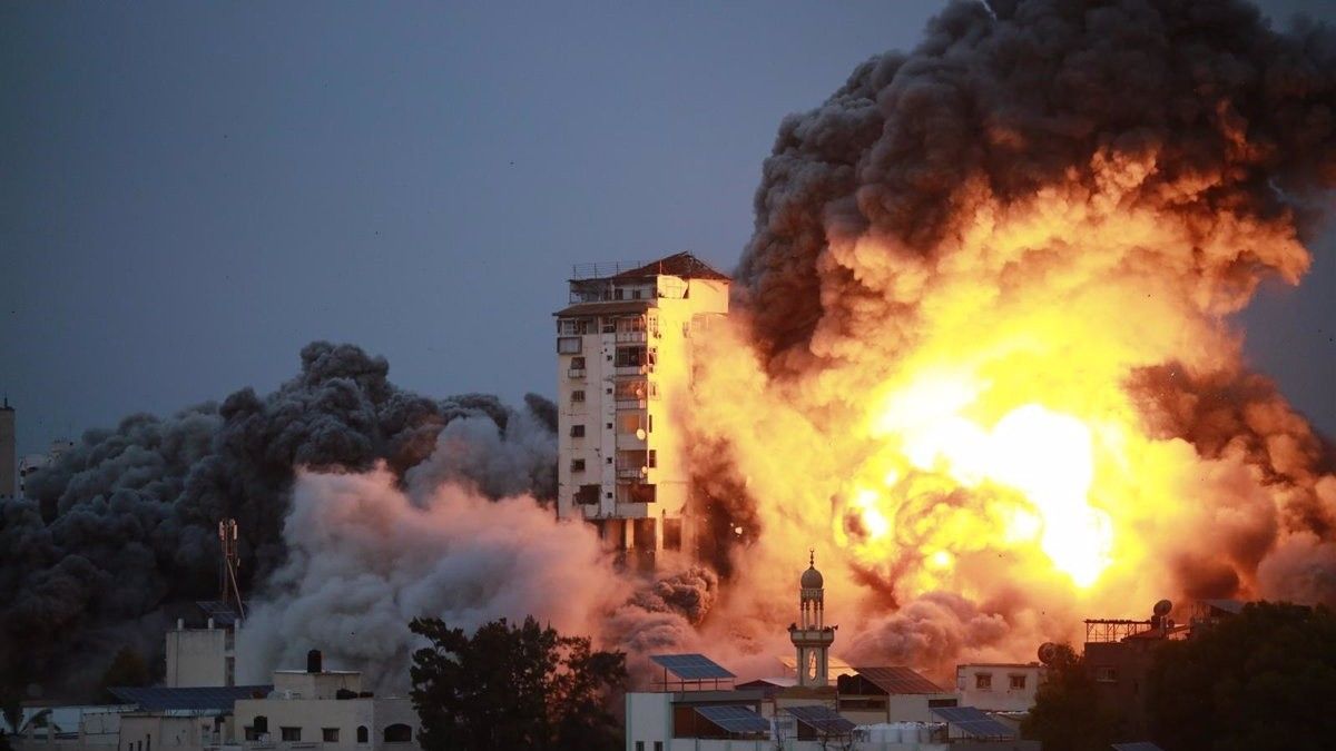 Un bombardeig sobre Gaza, durant la guerra