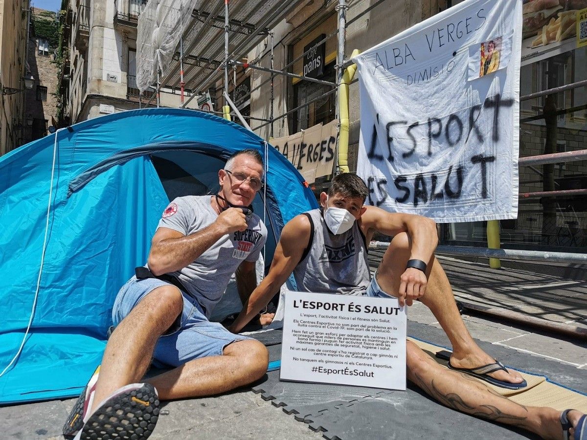 Els dos impulsors d'una vaga de fam contra el tancament dels gimnasos.