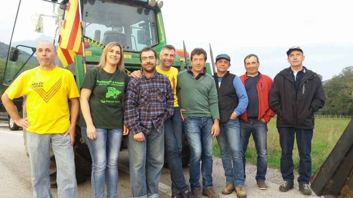 Pagesos del Ripollès prenent part a la tractorada de Girona