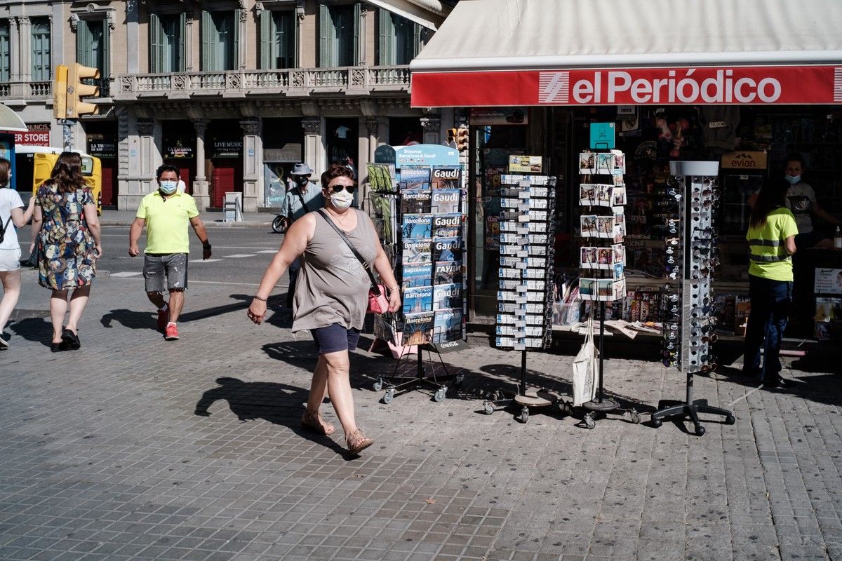 Gent amb mascareta al centre de Barcelona.
