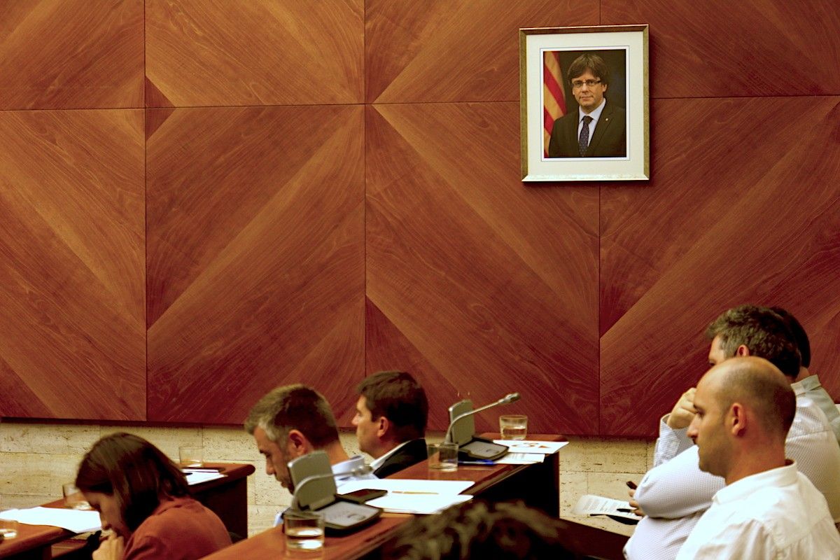 El retrat de Puigdemont, present al ple fins aquest dilluns