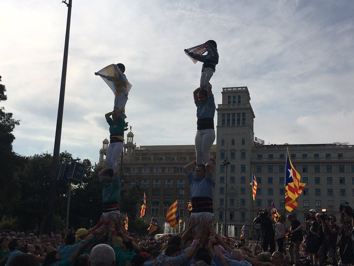 ANC i Òmnium omplen Plaça Catalunya en suport dels presos i exiliats