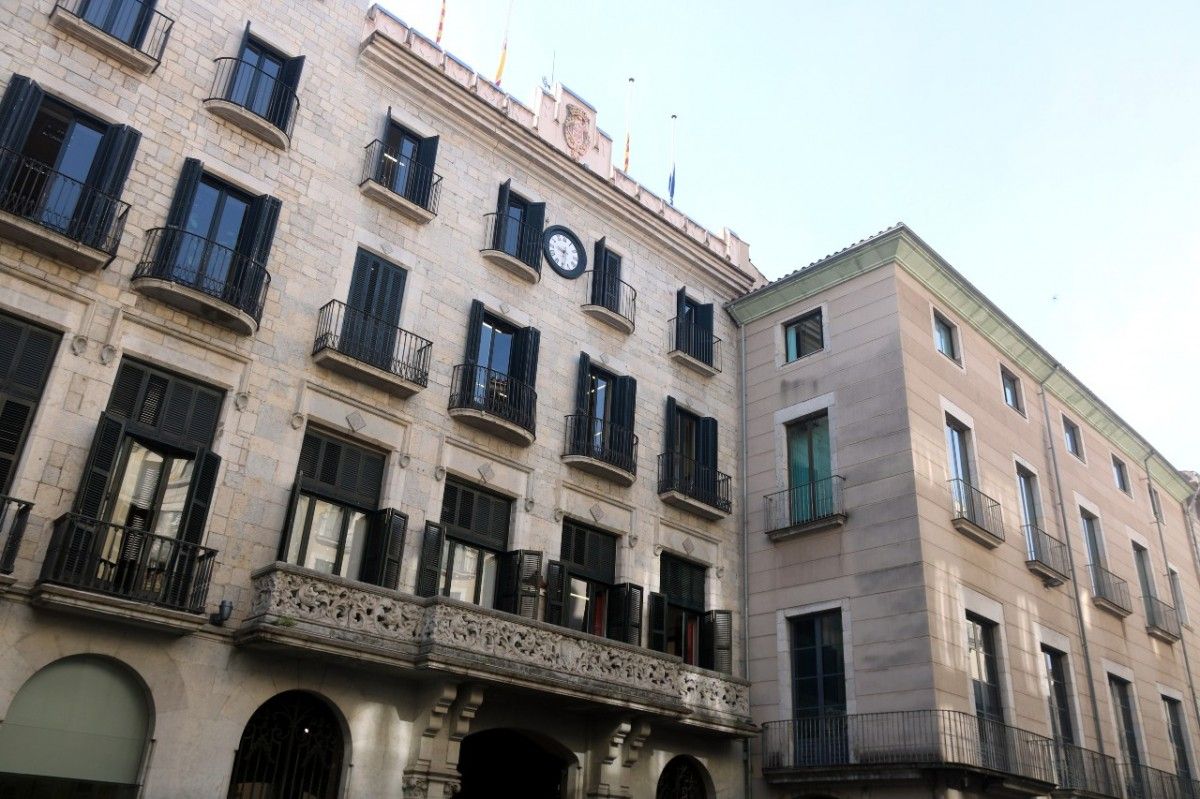 l'Ajuntament de Girona actuarà de manera subsidiària en cas que els propietaris  no facin efectiva la retirada dels símbols