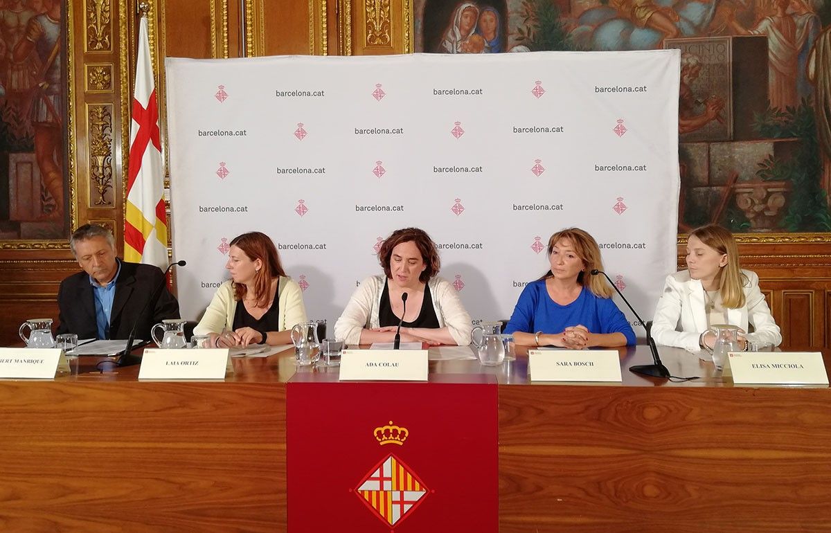 Presentació del conveni signat entre l'Ajuntament de Barcelona i la UAVAT. 