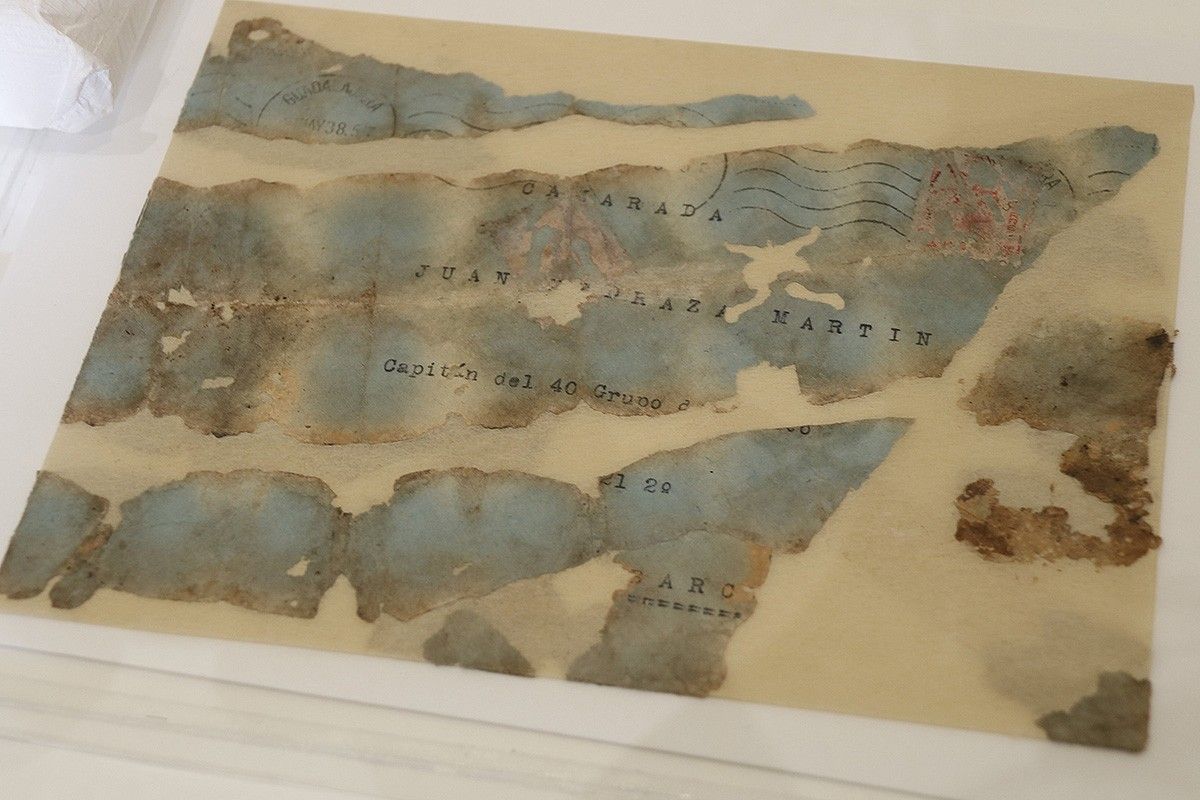 El sobre d'un soldat republicà un cop restaurat i amb el nom del destinatari a Camprodon