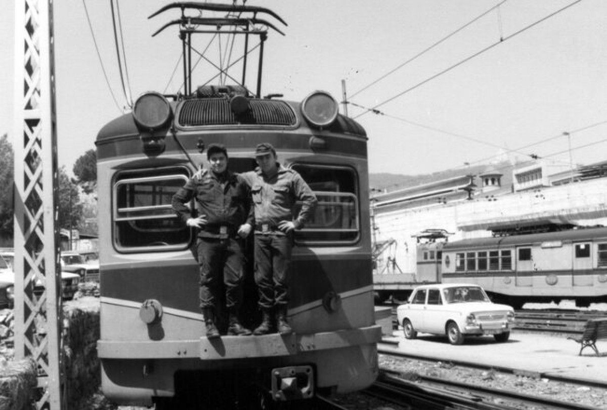 Fotografia d'un ferrocarril de la línia Barcelona-Vallès, l'any 1977
