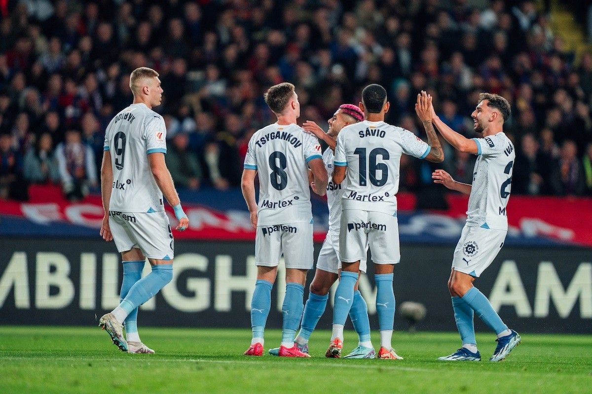 El Girona celebra un dels gols del matx