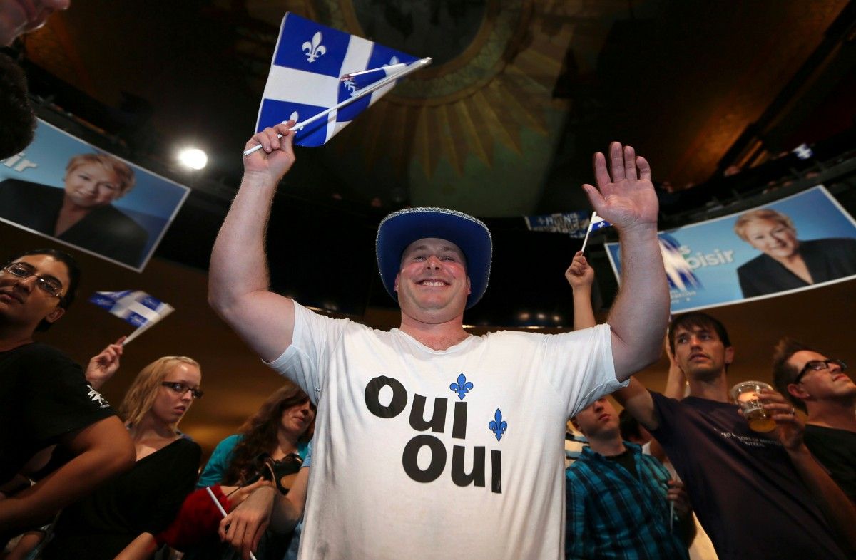 Simpatitzant del Partit Quebequès, celebrant la victòria electoral del 2012, l'última fins ara.