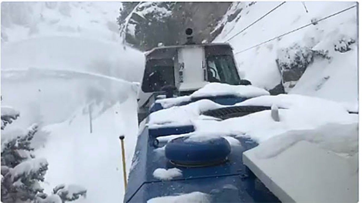 Un vehicle cobert de neu aquest matí a Bóixols.