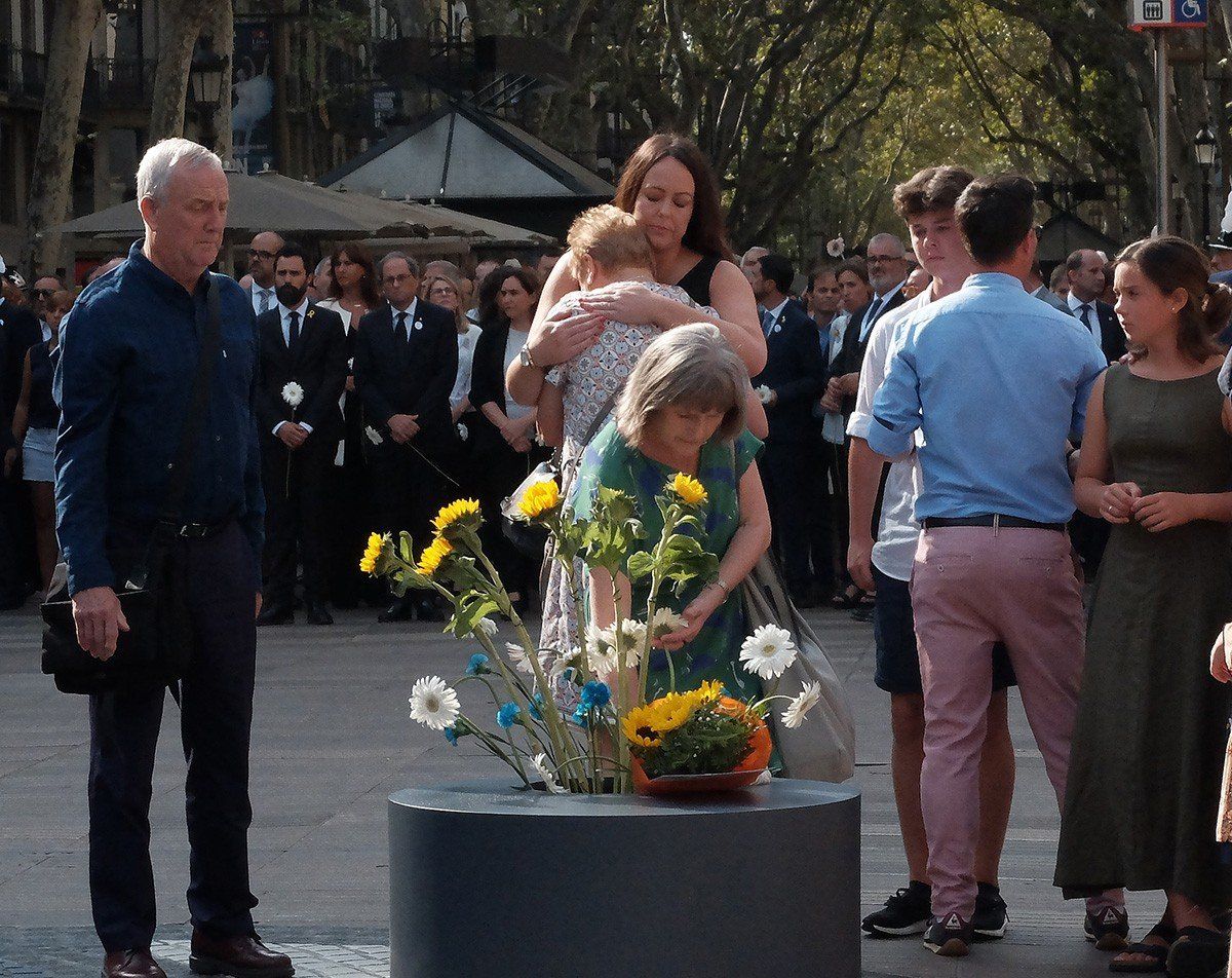 Ofrena floral de les víctimes del 17-A a la Rambla de Barcelona el 2017