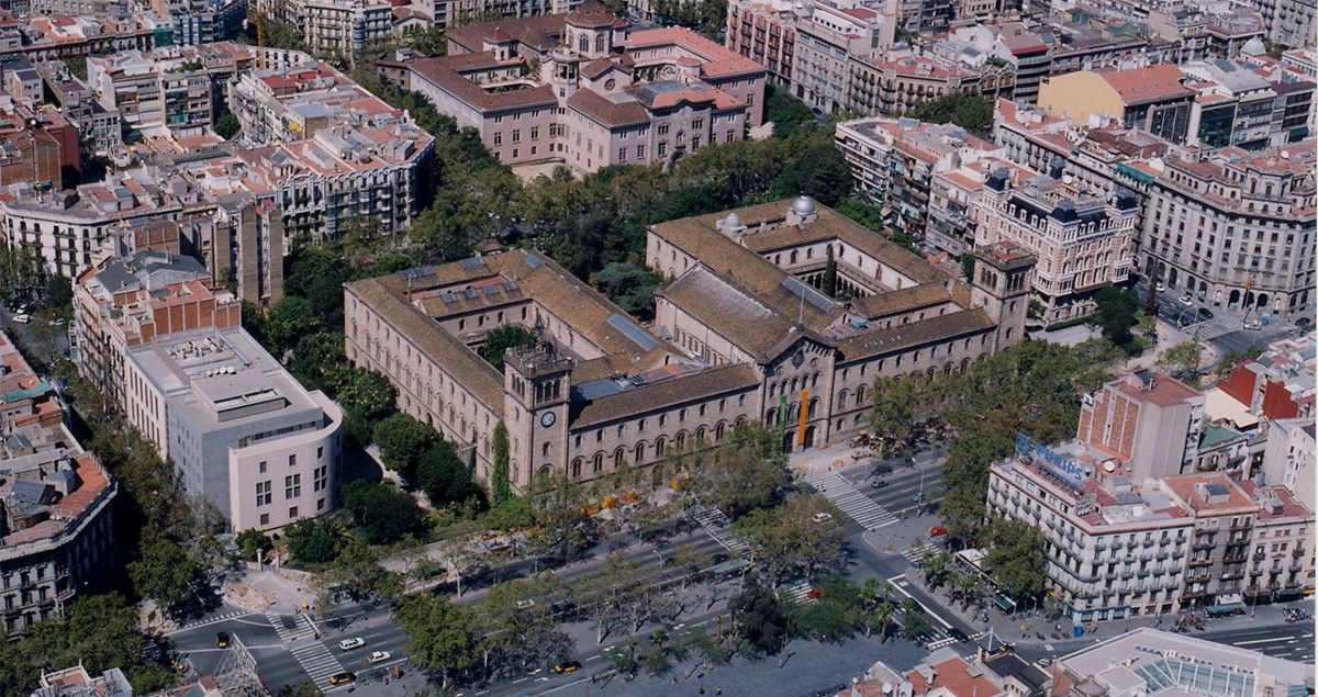 Vista aèria de l'edifici històric de la Universitat de Barcelona