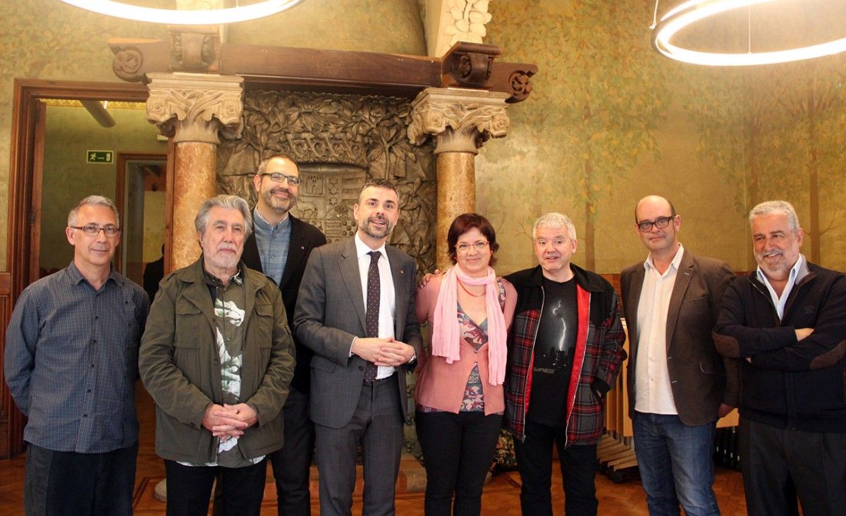 Santi Vila i Manel Forcano, amb part de la delegació catalana convidada a la Fira del Llibre de Varsòvia