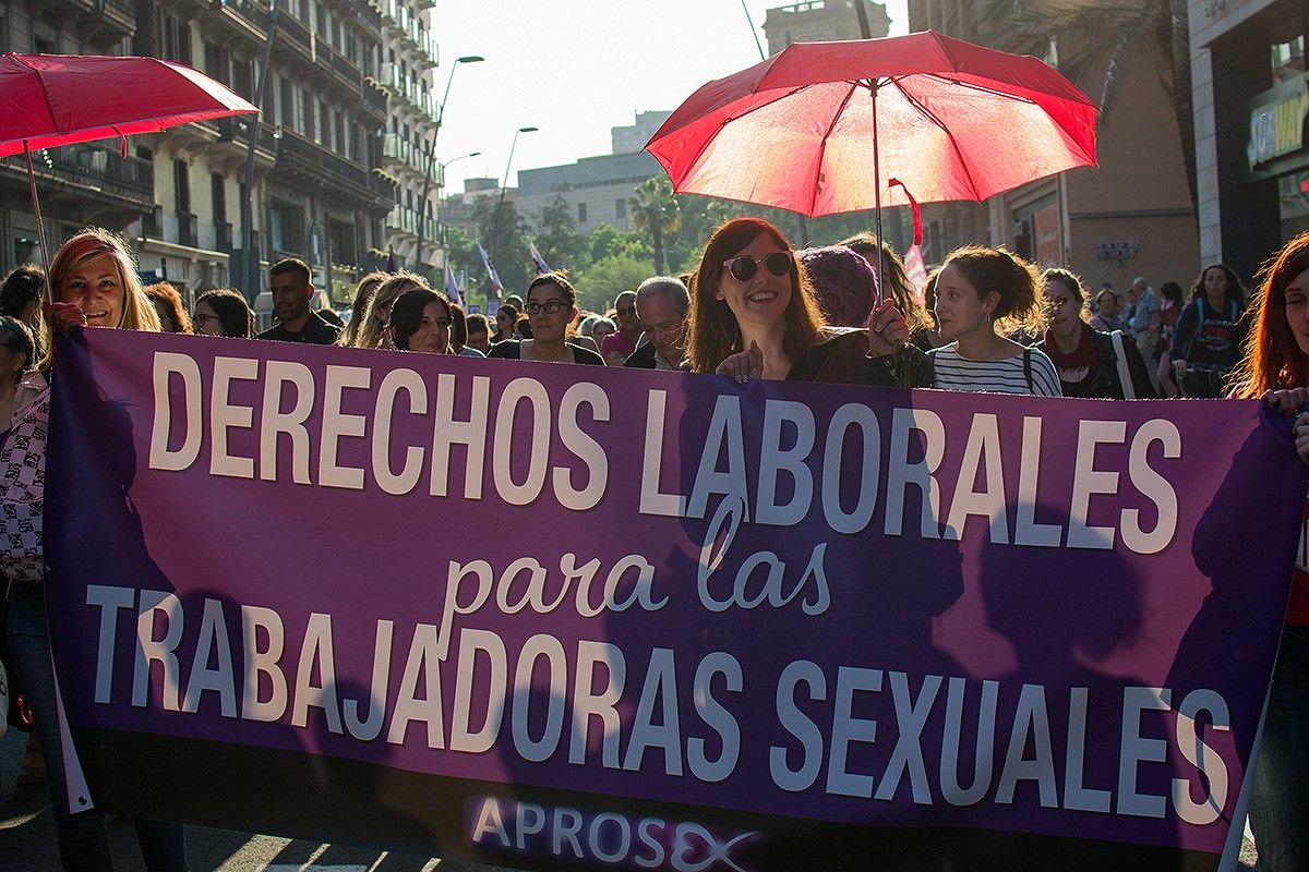 Una pancarta a favor dels drets laborals per a les prostitutes