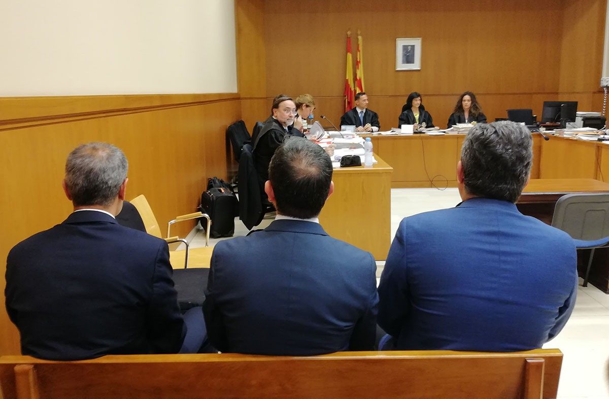 L'exalcalde de Sabadell, Manuel Bustos, a l'Audiència de Barcelona