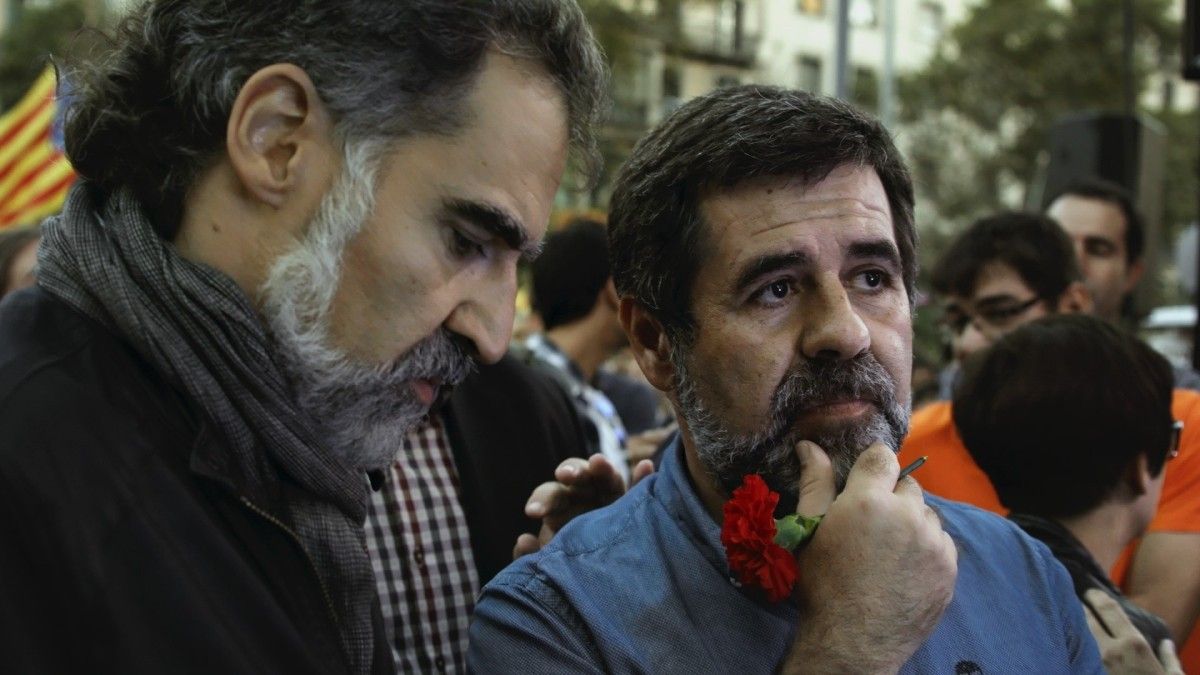 Jordi Cuixart i Jordi Sànchez, en un moment del documental «20-S», que es projectarà aquest dimecres a Girona.