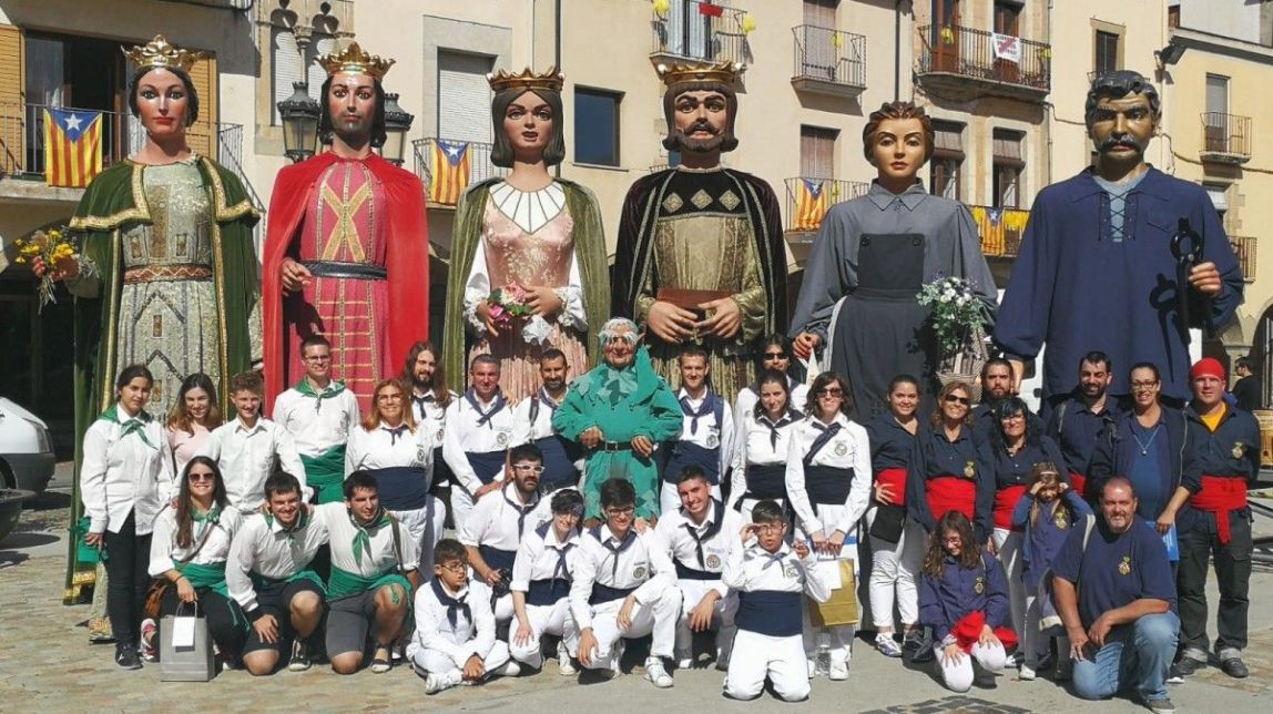 Foto de grup de la Colla Gegantera d'Oliana i els seus gegants