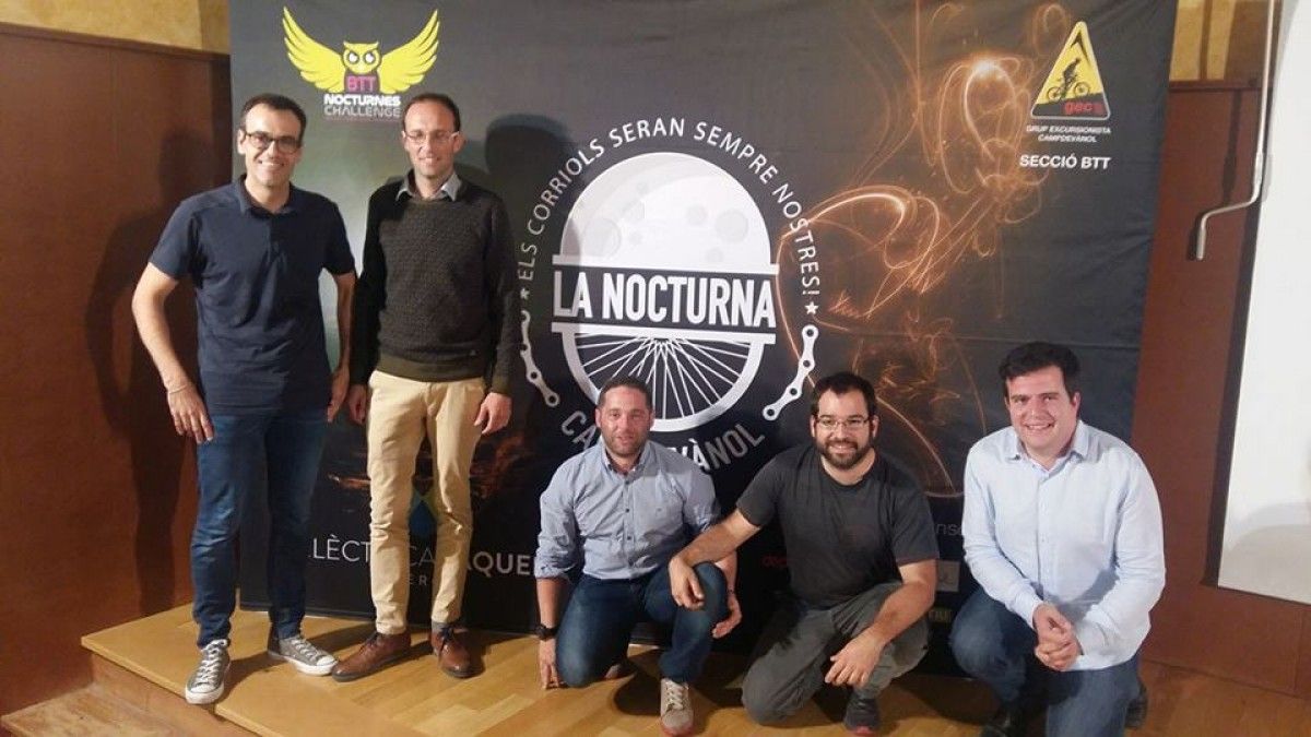 Puig, Vaquer, Roma, Birba i Manso a la foto de grup de la presentació de La Nocturna de Campdevànol