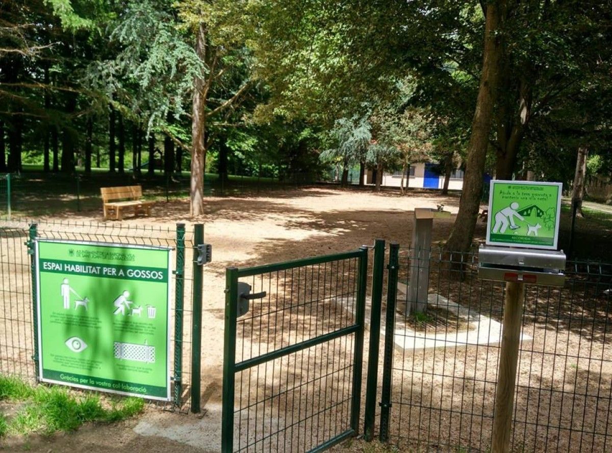 La zona d'esbarjo de gossos ubicada a la zona de la Mare de Déu del Prat s'està emplenant d'excrements segons el grup municipal d'ERC