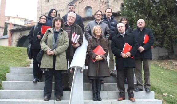 Foto de família dels alcaldes de la línia Vic-Puigcerdà