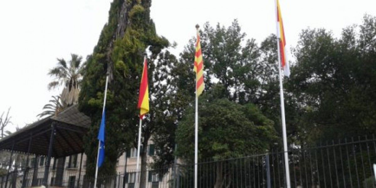 Banderes de l'Ajuntament de Castellar