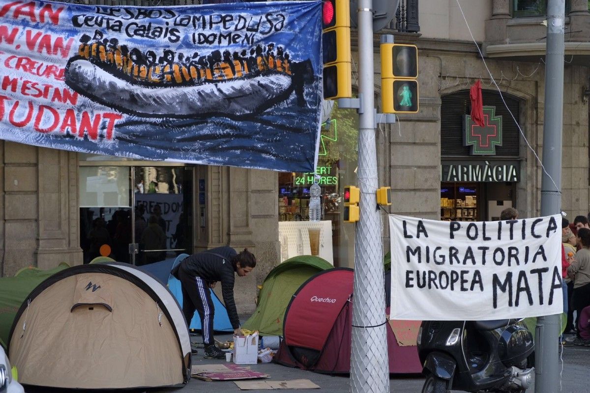 Acampada davant la representació de la UE a Barcelona