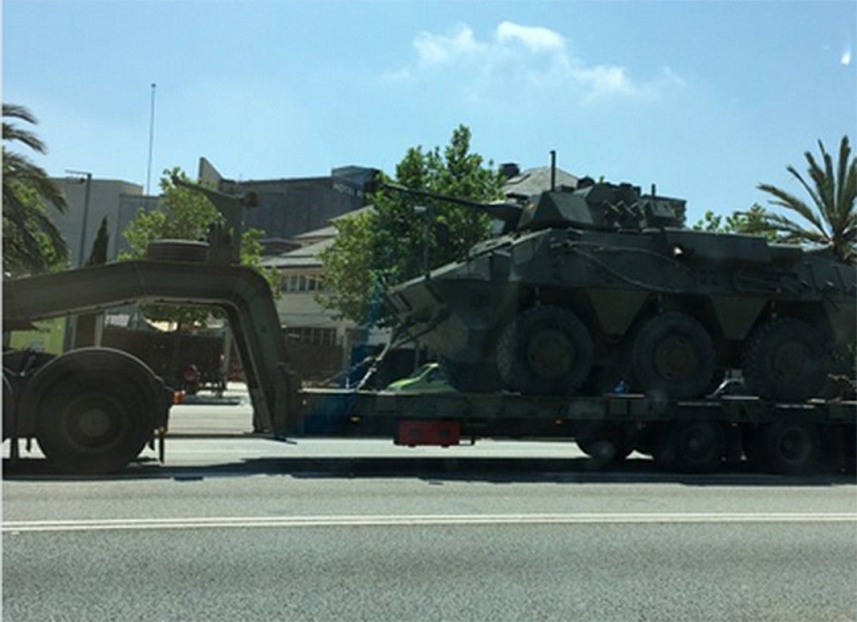 Tancs de l'exèrcit espanyol, a la Diagonal de Barcelona 