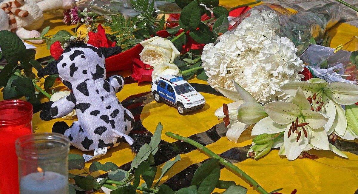 Un cotxe dels Mossos en l'homenatge a les víctimes del 17-A