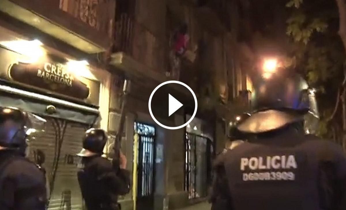 Vídeo resum de la tercera nit d'incidents a Gràcia