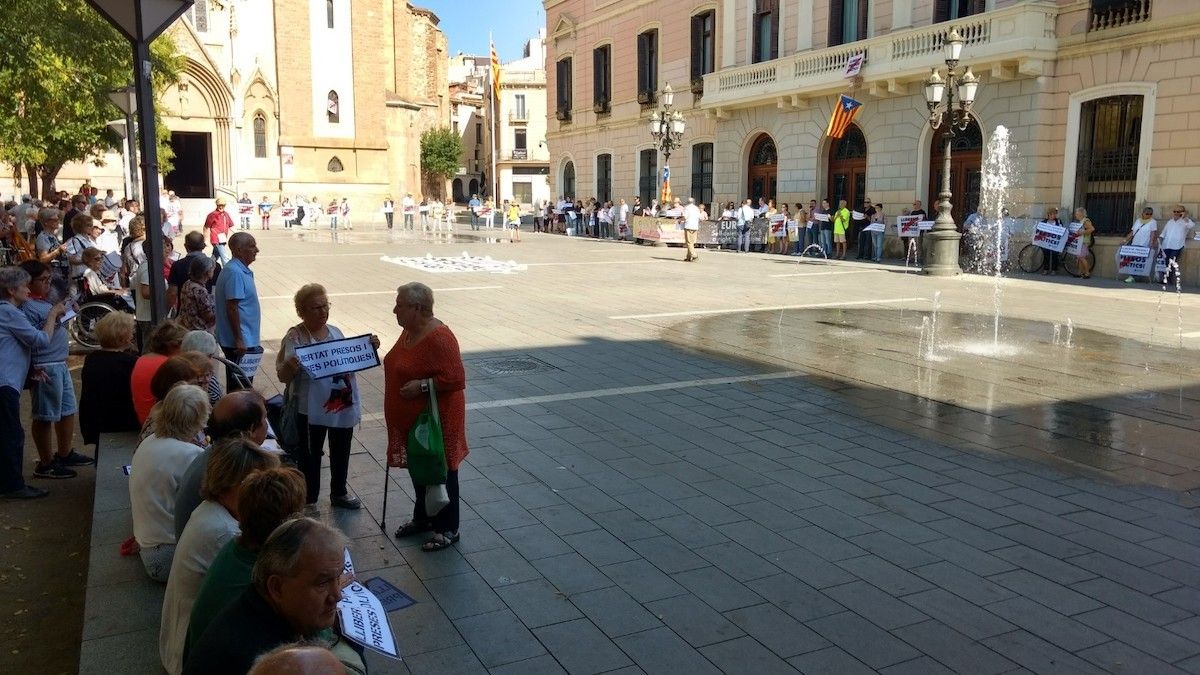 Concentració davant l'Ajuntament de Sabadell