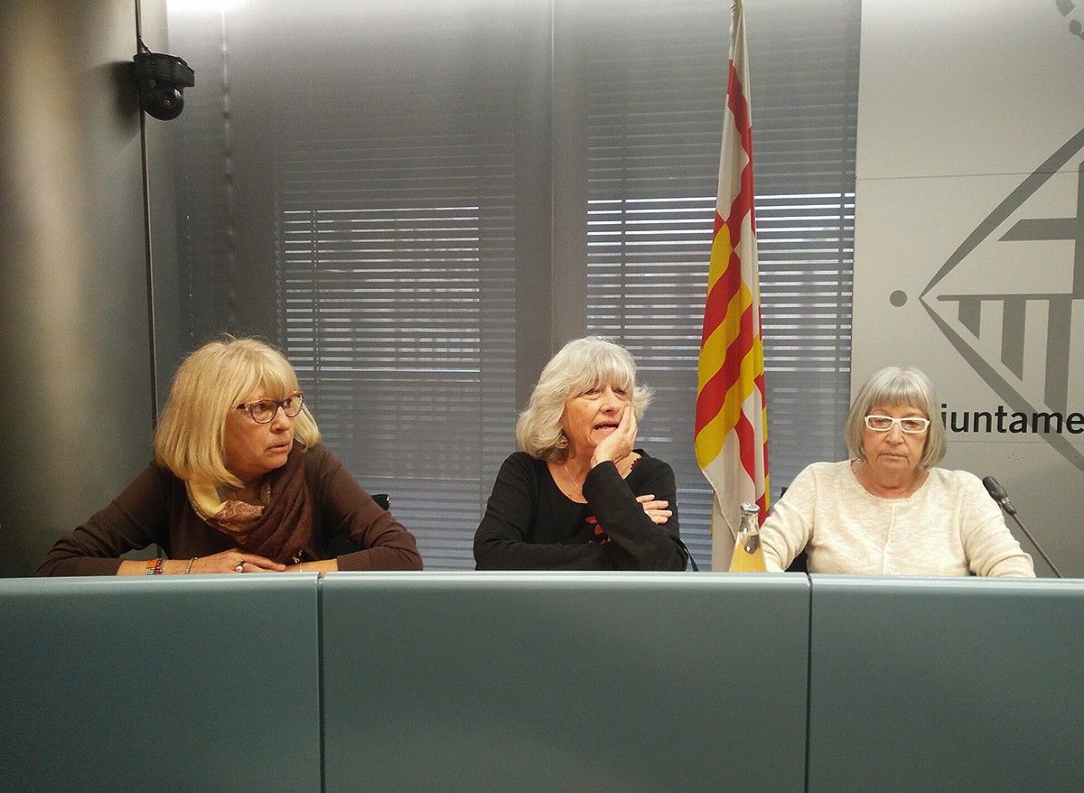 Tres germanes de Salvador Puig Antich a l'Ajuntament de Barcelona