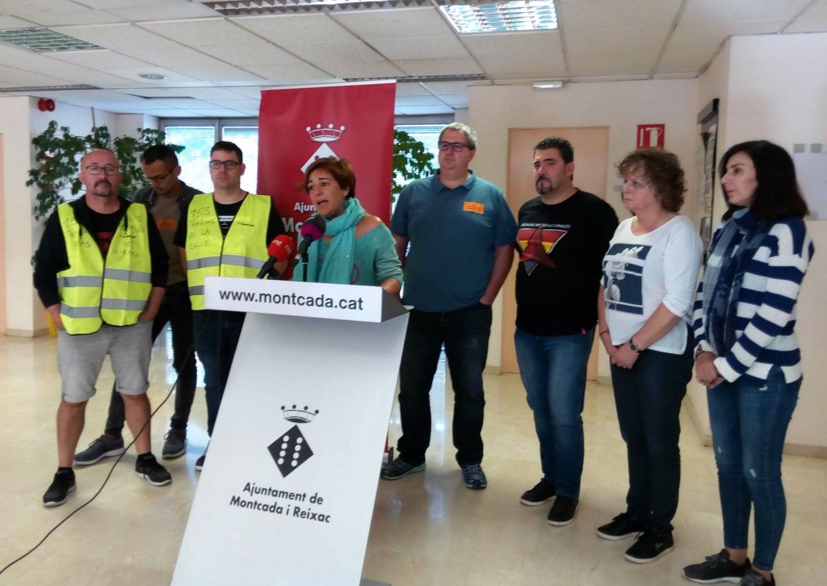 L'alcaldessa de Montcada i Reixac amb els representants dels treballadors 