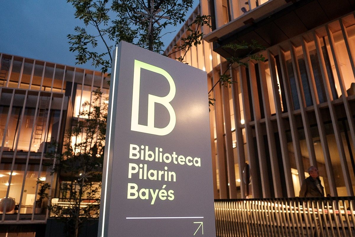 Inauguració de la Biblioteca Pilarín Bayés.