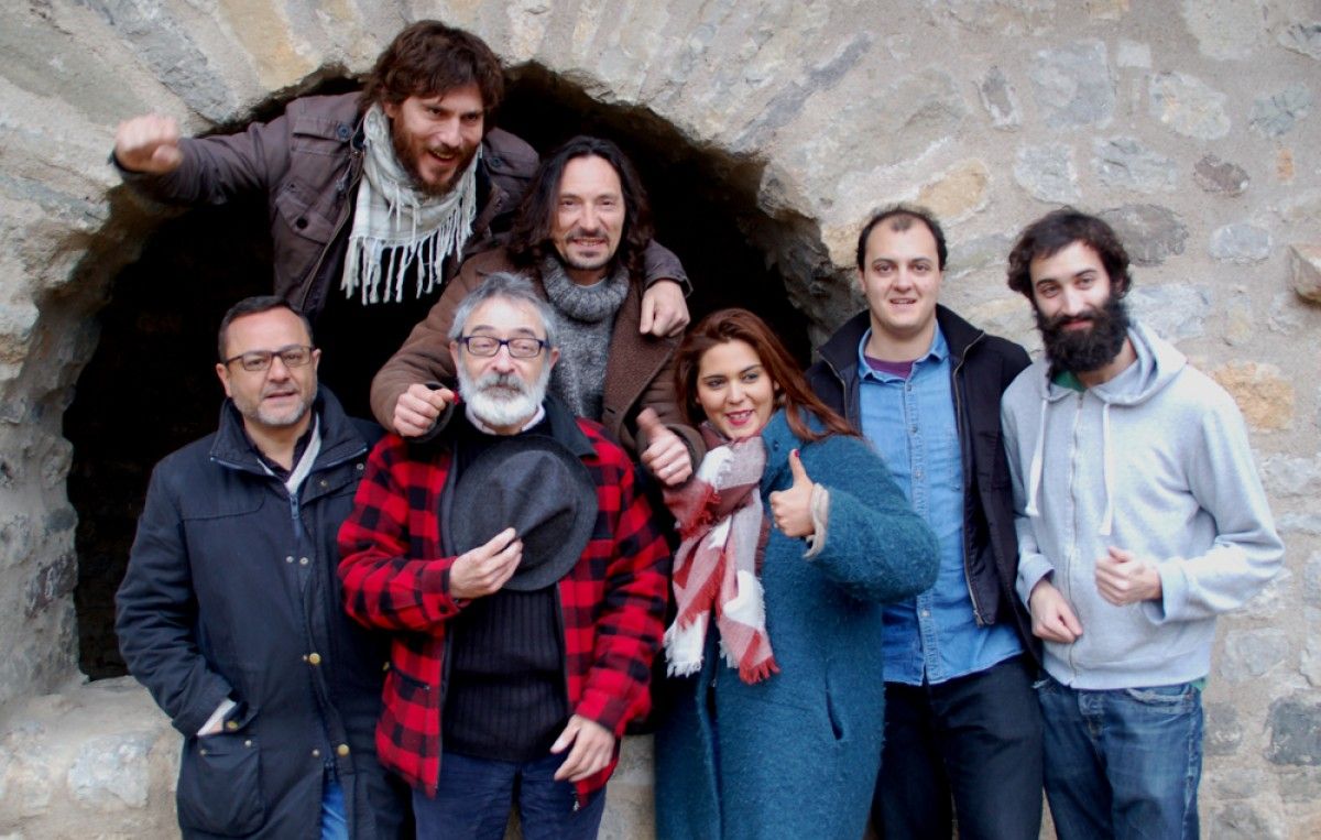 Alguns dels actors de la pel·lícula, amb membres de l'Ajuntament de Guardiola