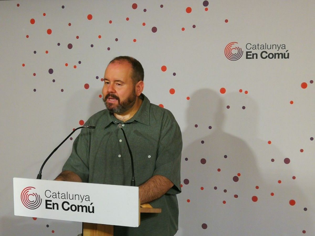 El portaveu de Catalunya en Comú, Joan Mena, en una roda de premsa