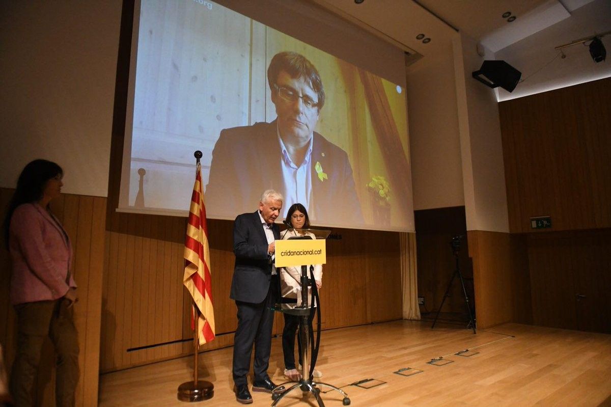 Carles Puigdemont, Ferran Mascarell i Gemma Geis a l'acte de presentació de la Crida Nacional per la República
