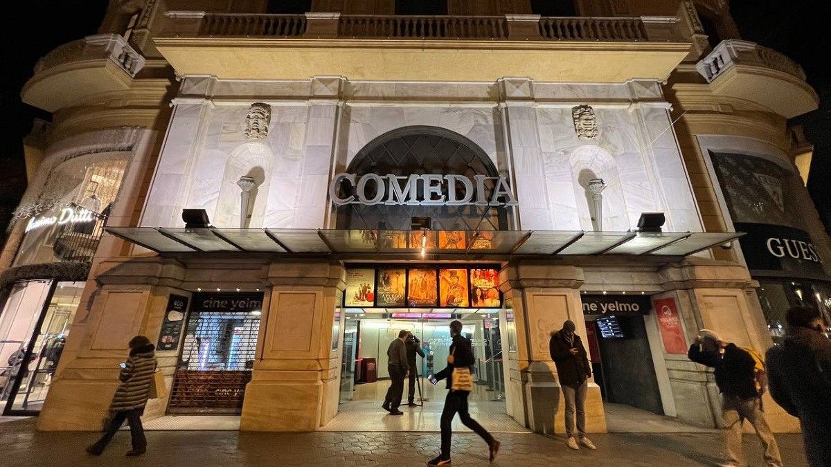 La façana de l'històric cinema Comèdia de Barcelona