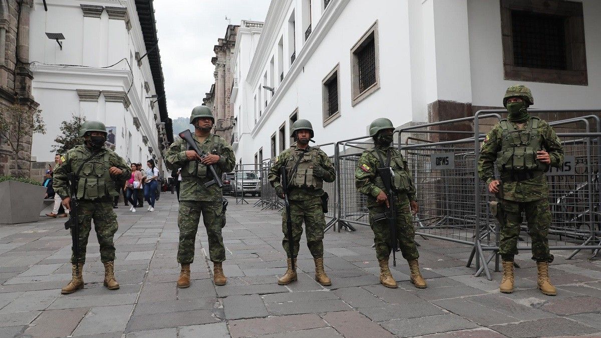 Militars de l'Equador mobilitzats contra la revolta dels criminals