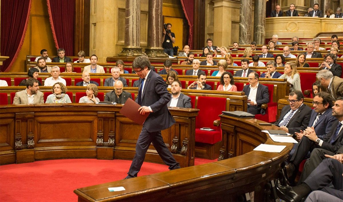 Carles Puigdemont, just abans d'anunciar la moció de confiança