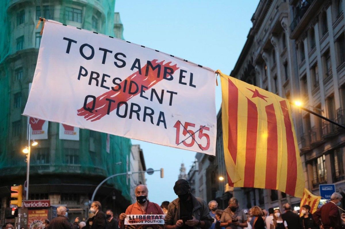 Pancarta de suport a Torra aquesta tarda a Barcelona.