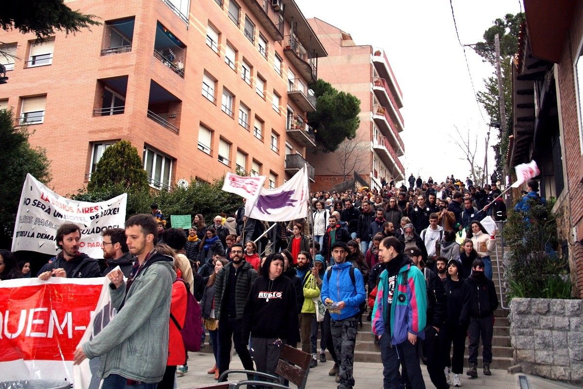 Protesta a Vallvidrera en defensa de la Casa Buenos Aires
