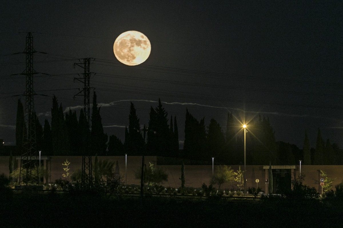 La lluna, vista des de Sabadell