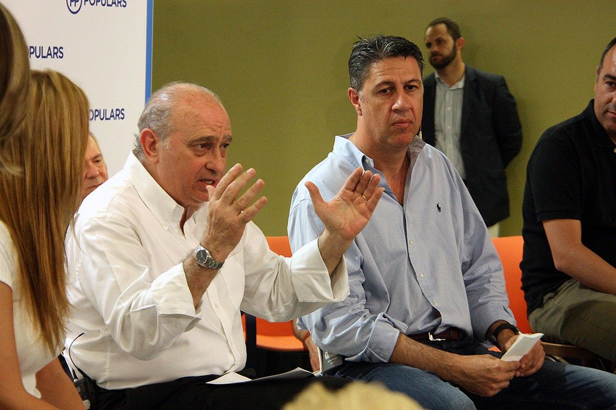Jorge Fernández Díaz i el coordinador general del PPC, Xavier Garcia Albiol, a Badalona