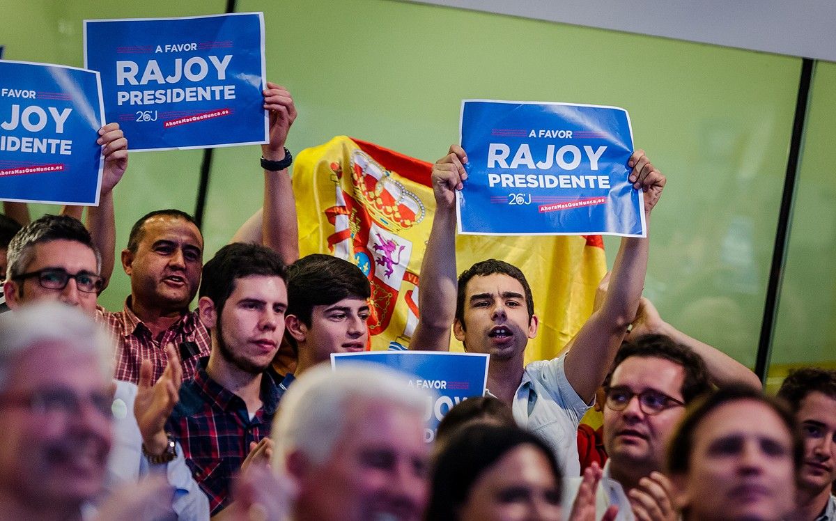 Simpatitzants del PP durant el míting de Rajoy, diumenge passat a Lleida